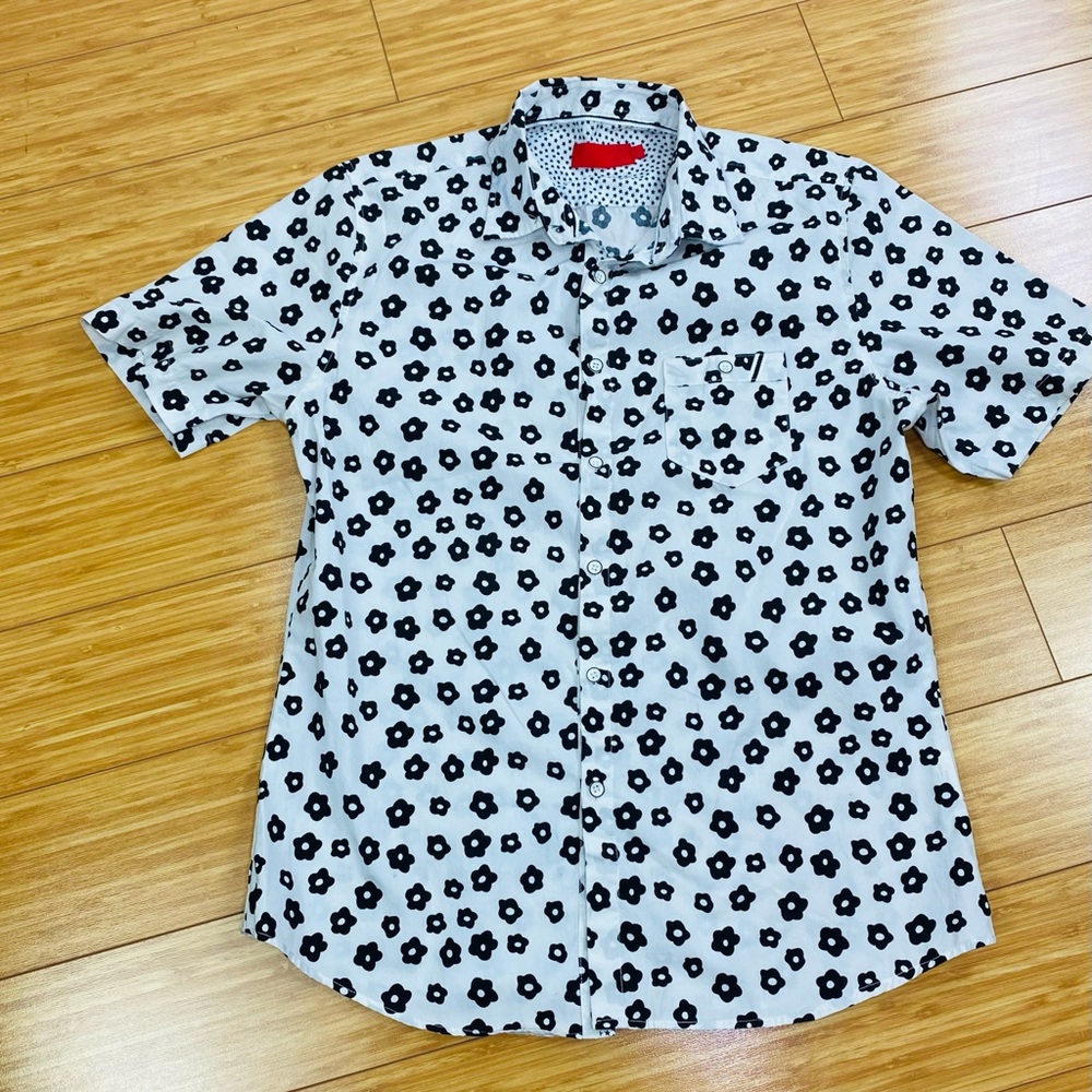 Project Red Short Sleeve Button Down Shirt Size Large White with Black Daisy's
